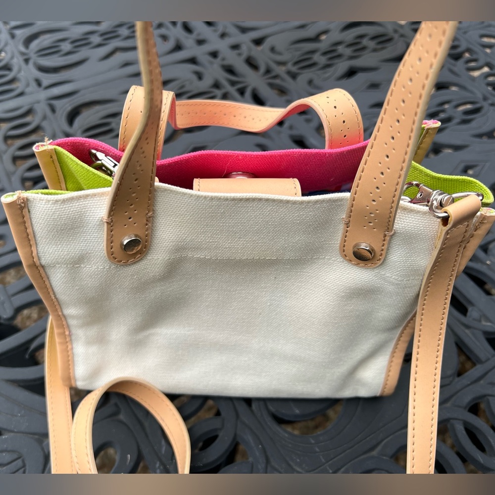 Crossbody bag with zipper pocket, three credit card spaces and open pocket